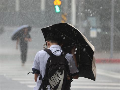 下雨時|把握明後好天氣！這天低壓挾雨彈「雨勢最大」時間曝光 